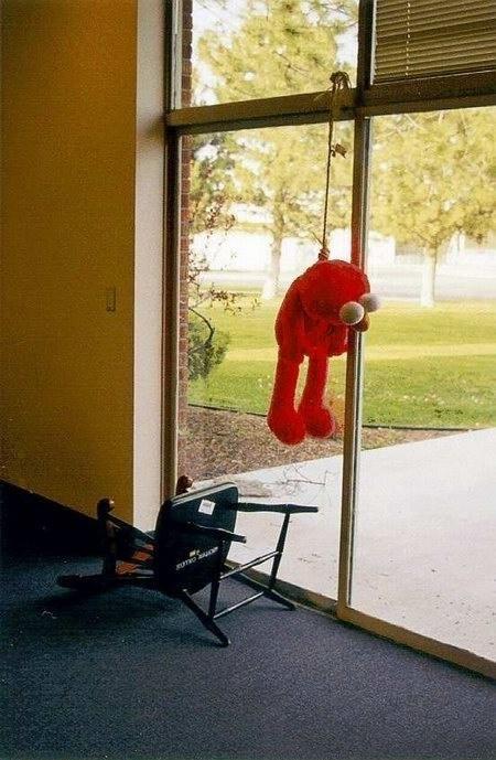 elmo_hanging.jpg